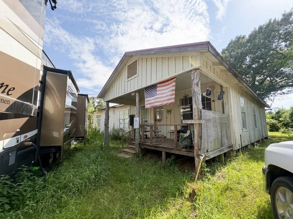 3575 County Road 1325 Warren, TX 77664