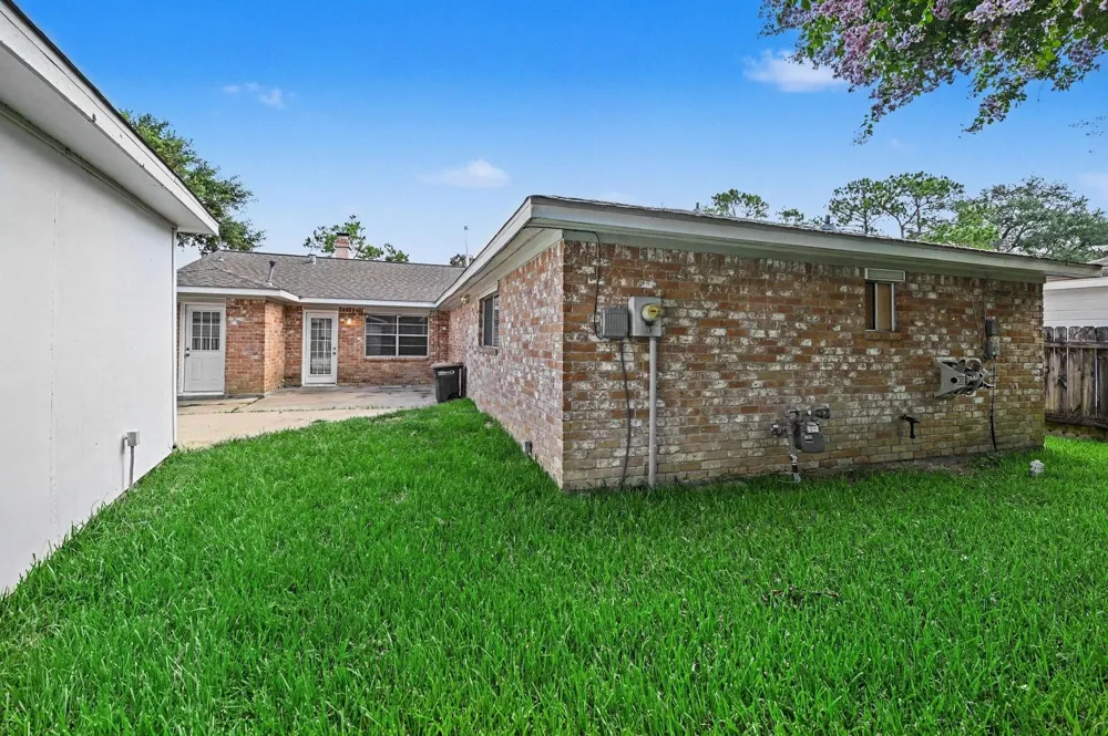 12219 Meadowhollow Drive Meadows Place, TX 77477