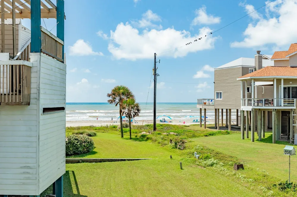 4231 Pelican Lane Galveston, TX 77554