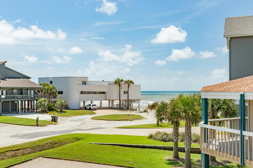 4231 Pelican Lane Galveston, TX 77554