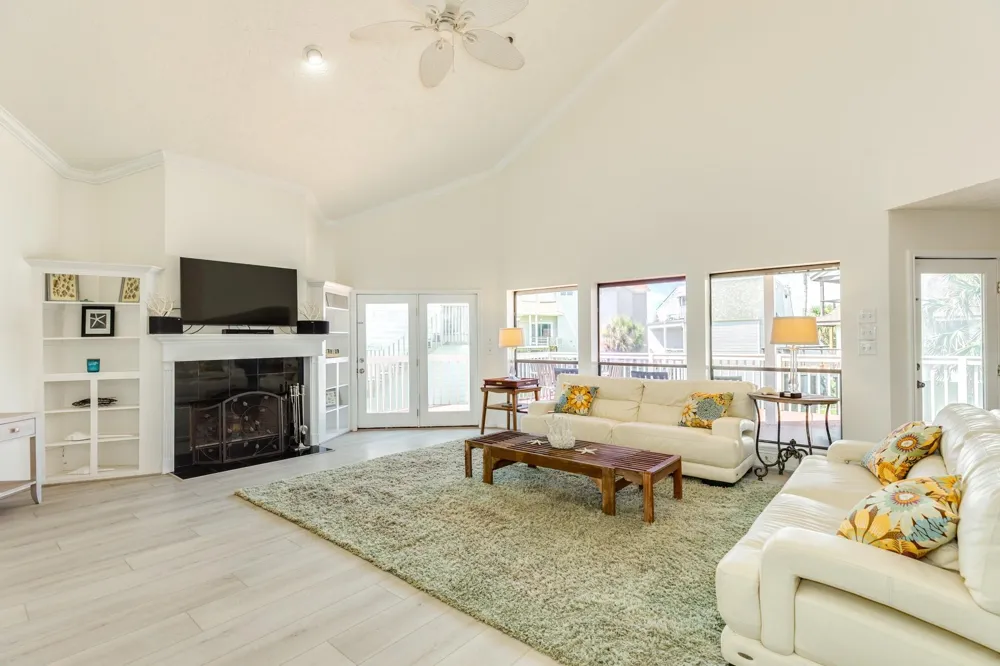 4231 Pelican Lane Galveston, TX 77554