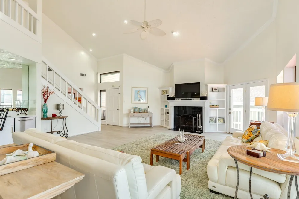 4231 Pelican Lane Galveston, TX 77554