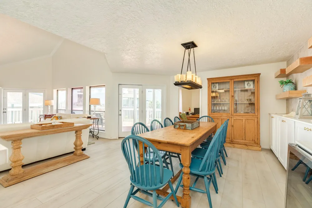 4231 Pelican Lane Galveston, TX 77554