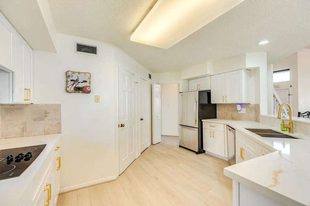 4231 Pelican Lane Galveston, TX 77554