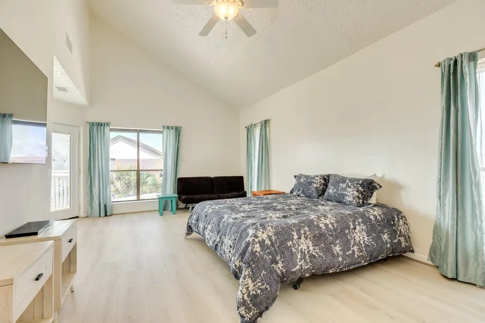 4231 Pelican Lane Galveston, TX 77554