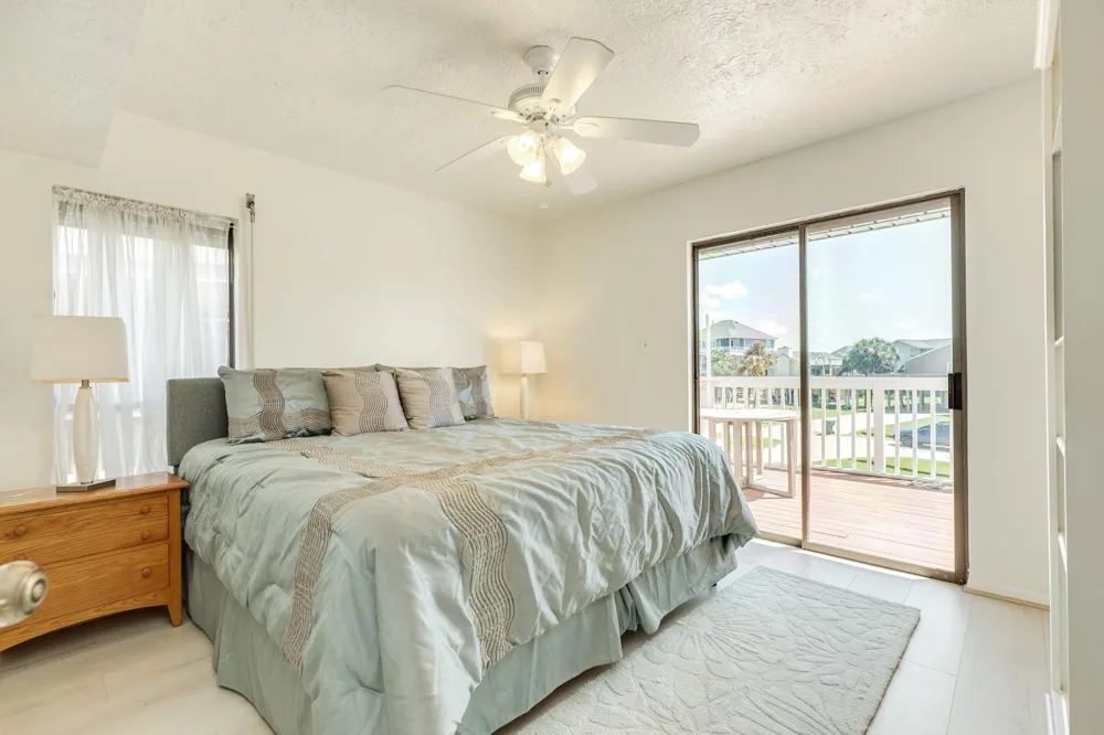 4231 Pelican Lane Galveston, TX 77554