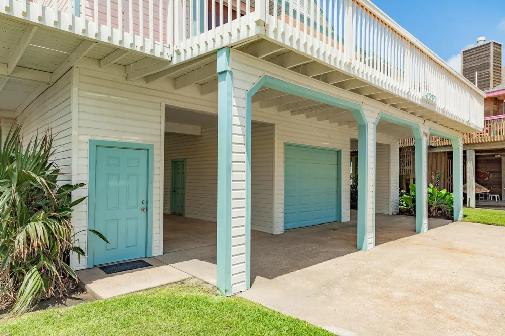 4231 Pelican Lane Galveston, TX 77554