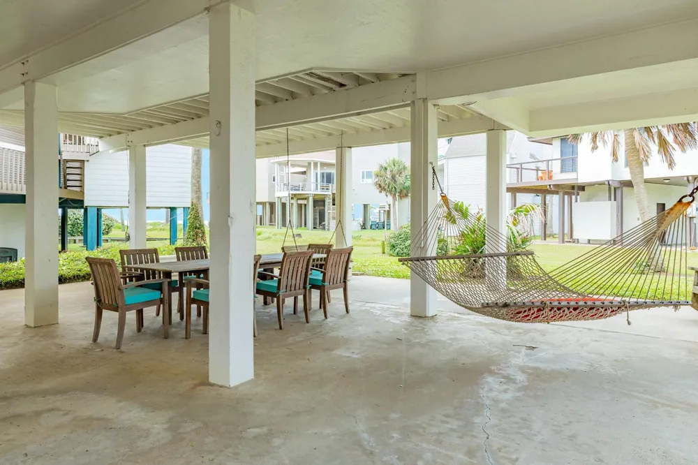 4231 Pelican Lane Galveston, TX 77554