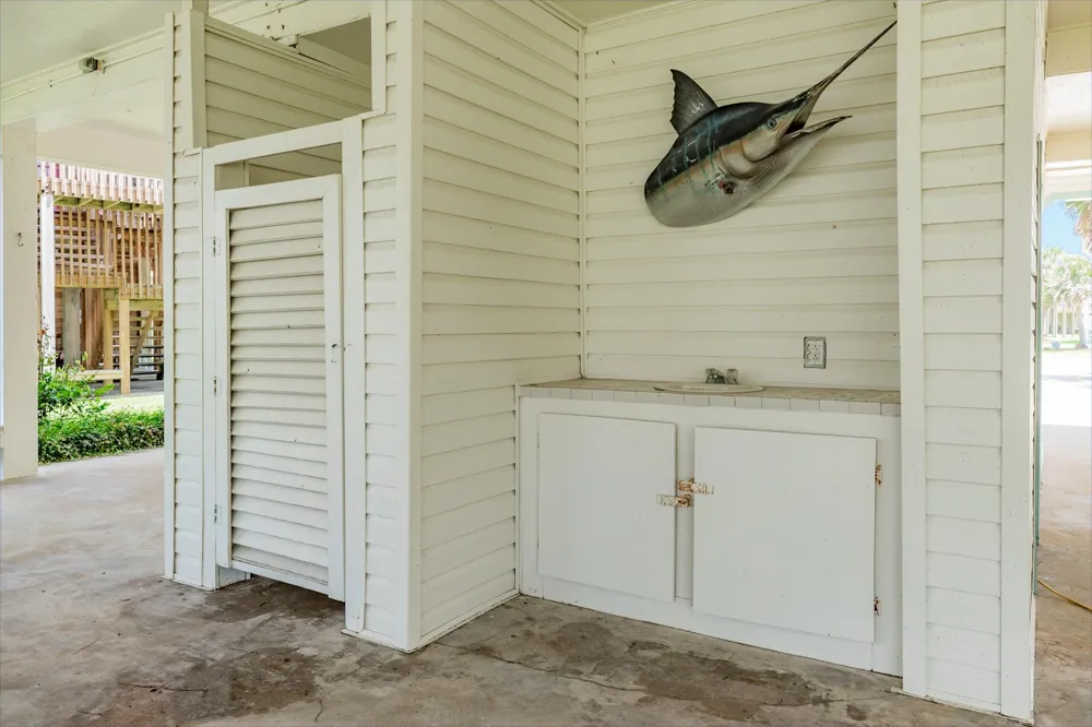 4231 Pelican Lane Galveston, TX 77554
