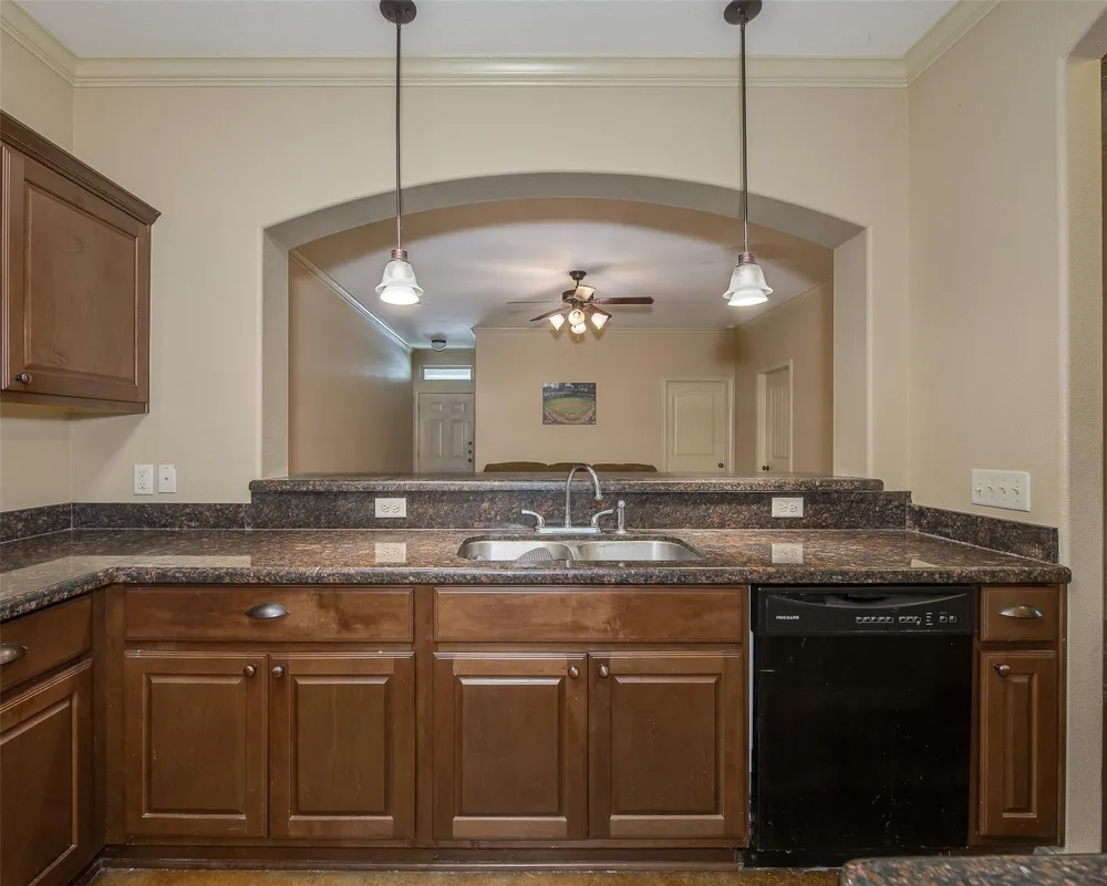 4311 Commando Trail College Station, TX 77845