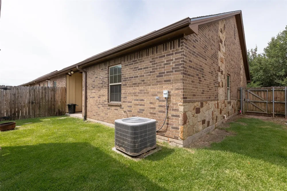 4311 Commando Trail College Station, TX 77845