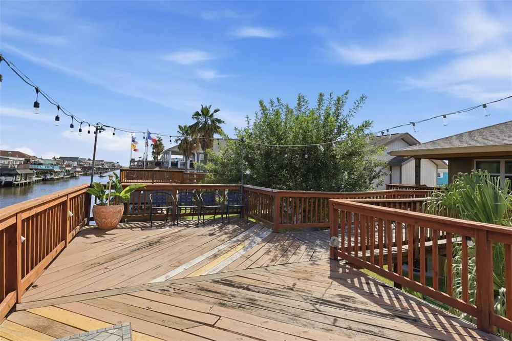 375 Ling Bayou Vista, TX 77563