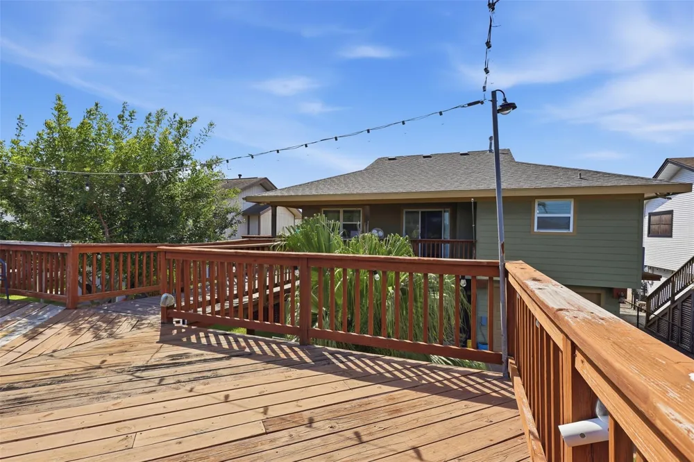 375 Ling Bayou Vista, TX 77563