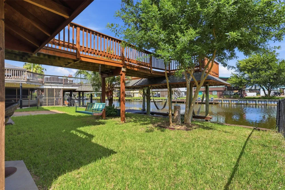 375 Ling Bayou Vista, TX 77563