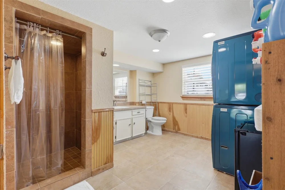375 Ling Bayou Vista, TX 77563