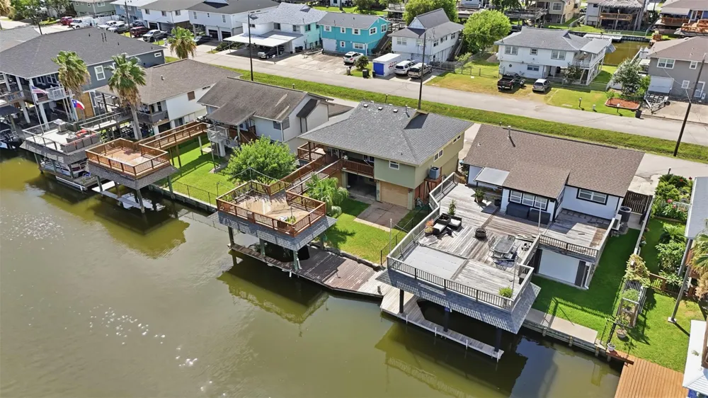 375 Ling Bayou Vista, TX 77563