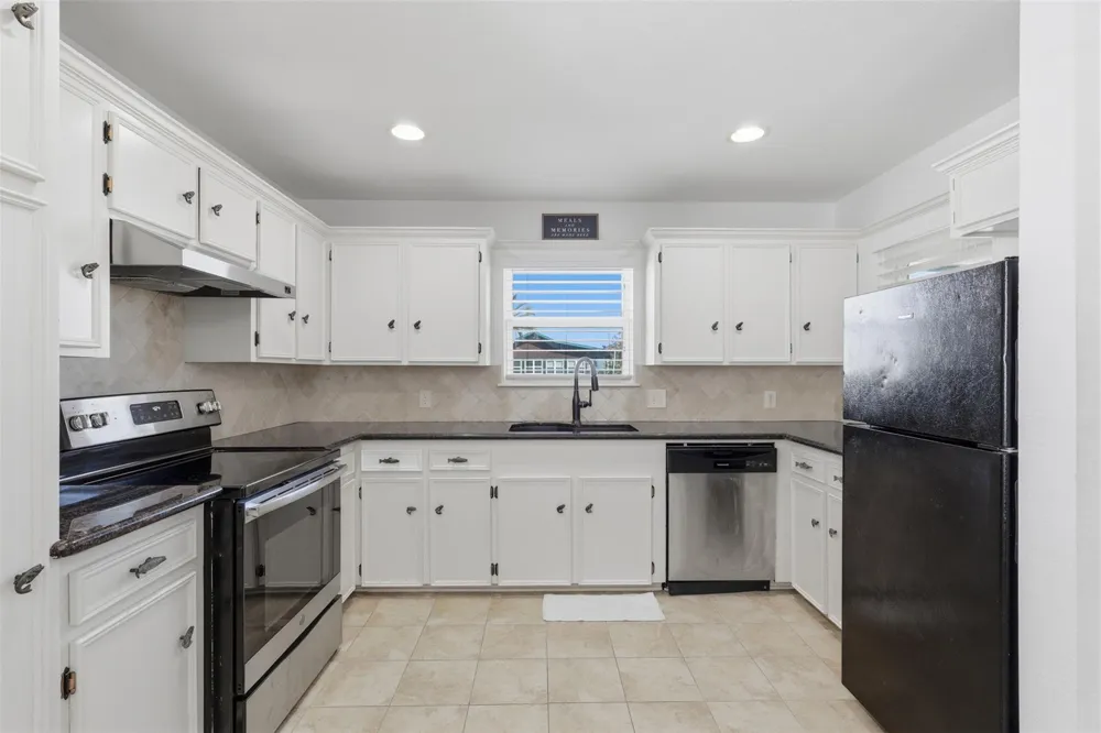 375 Ling Bayou Vista, TX 77563