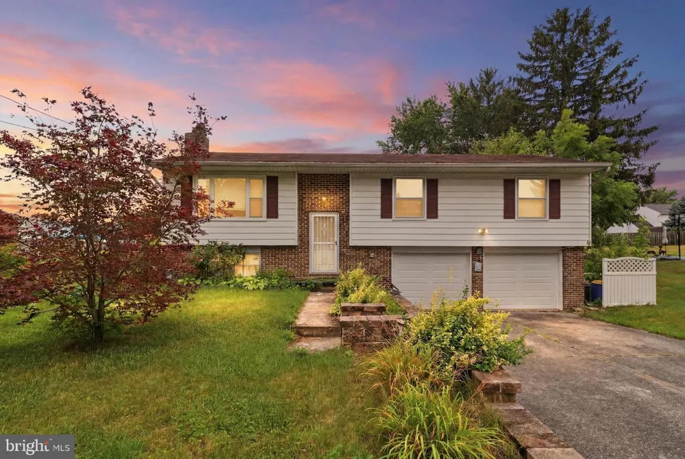 2708 SUNSET LANE York, PA 17408