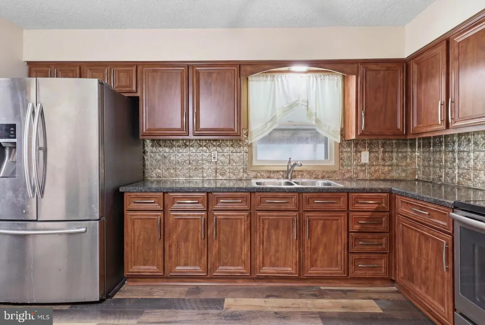 2708 SUNSET LANE York, PA 17408