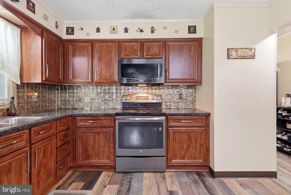 2708 SUNSET LANE York, PA 17408
