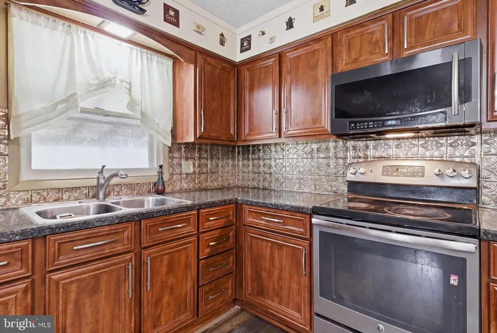 2708 SUNSET LANE York, PA 17408
