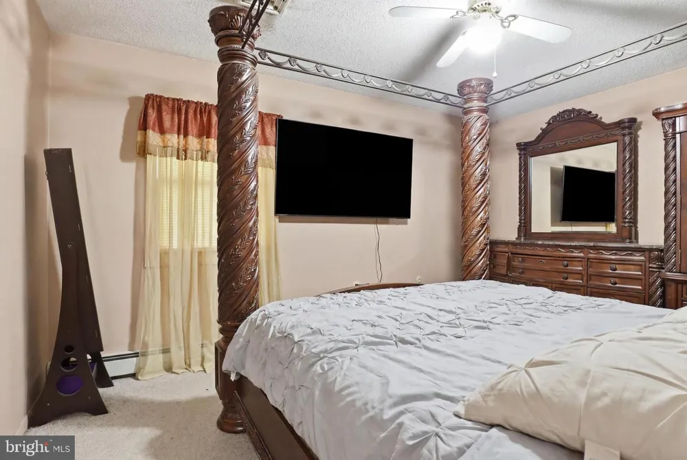2708 SUNSET LANE York, PA 17408