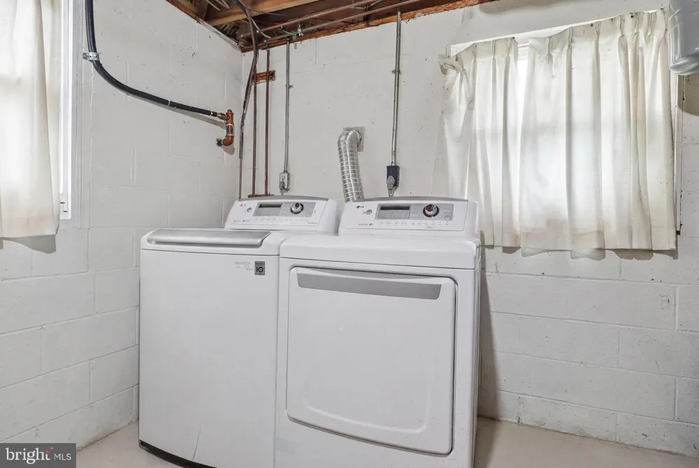 2708 SUNSET LANE York, PA 17408