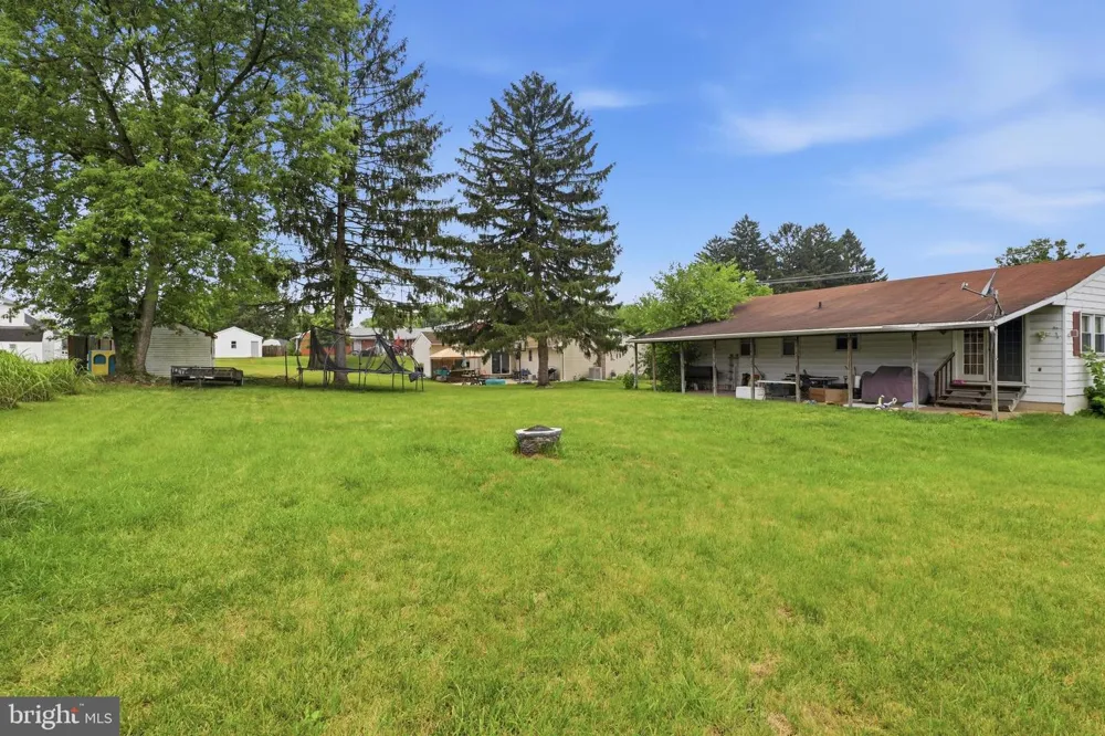 2708 SUNSET LANE York, PA 17408