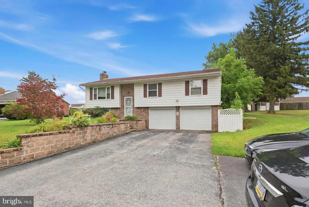2708 SUNSET LANE York, PA 17408