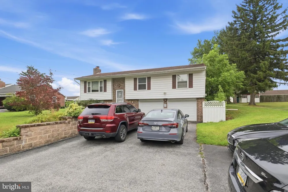 2708 SUNSET LANE York, PA 17408