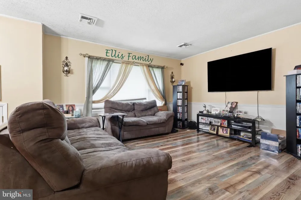 2708 SUNSET LANE York, PA 17408