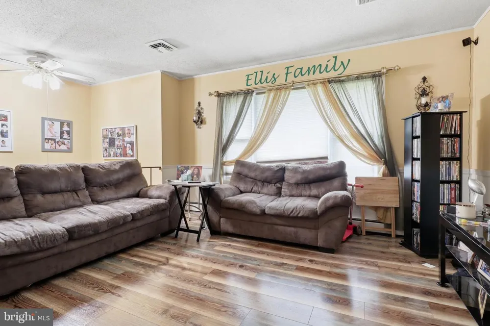 2708 SUNSET LANE York, PA 17408