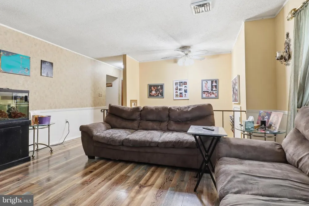 2708 SUNSET LANE York, PA 17408