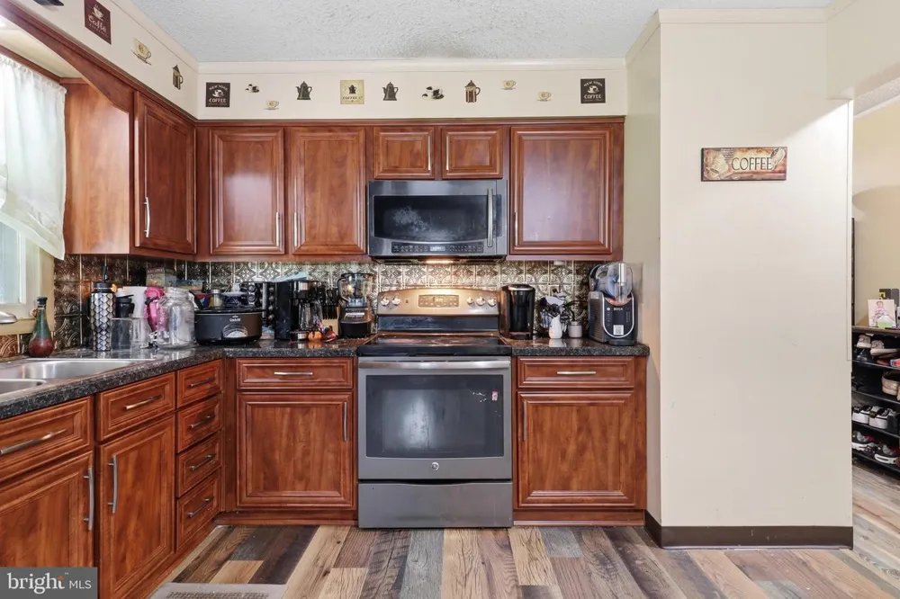 2708 SUNSET LANE York, PA 17408