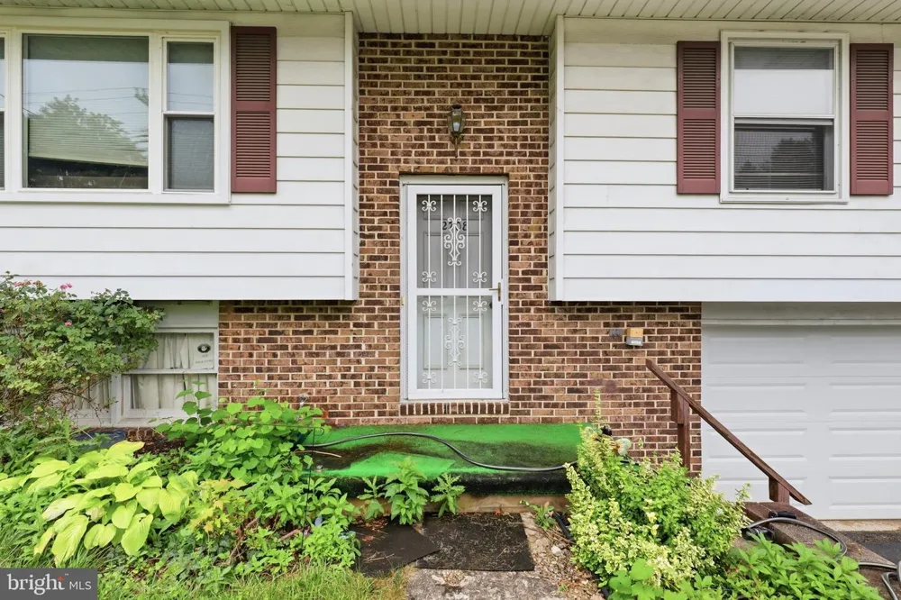 2708 SUNSET LANE York, PA 17408