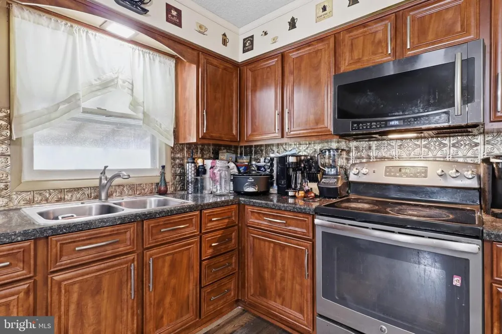 2708 SUNSET LANE York, PA 17408