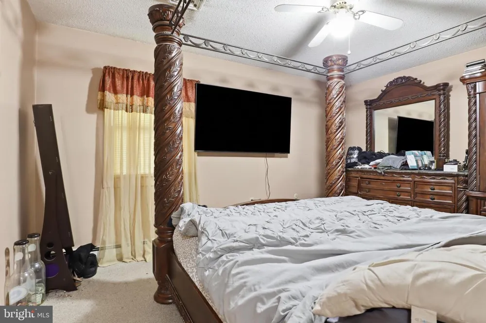2708 SUNSET LANE York, PA 17408