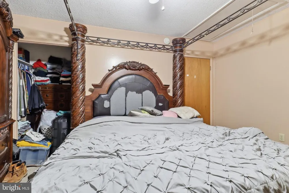 2708 SUNSET LANE York, PA 17408