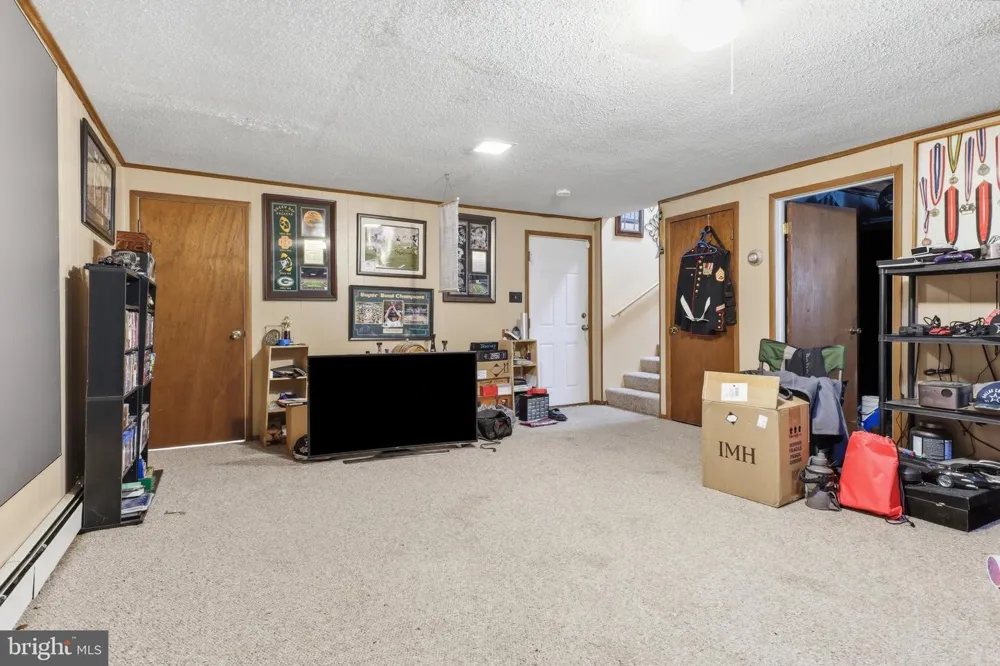 2708 SUNSET LANE York, PA 17408