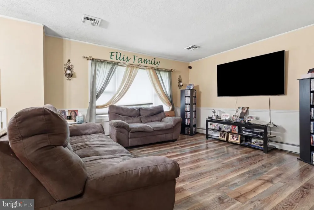 2708 SUNSET LANE York, PA 17408