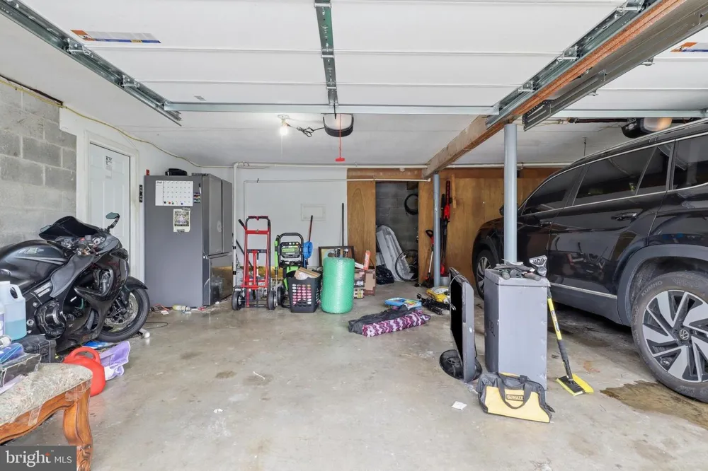2708 SUNSET LANE York, PA 17408