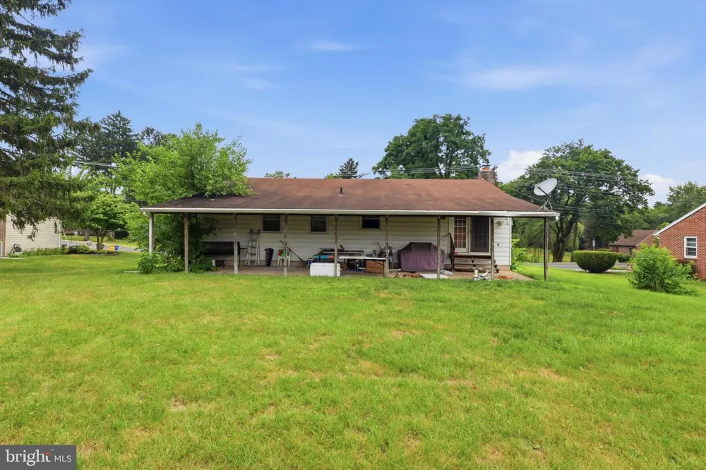 2708 SUNSET LANE York, PA 17408