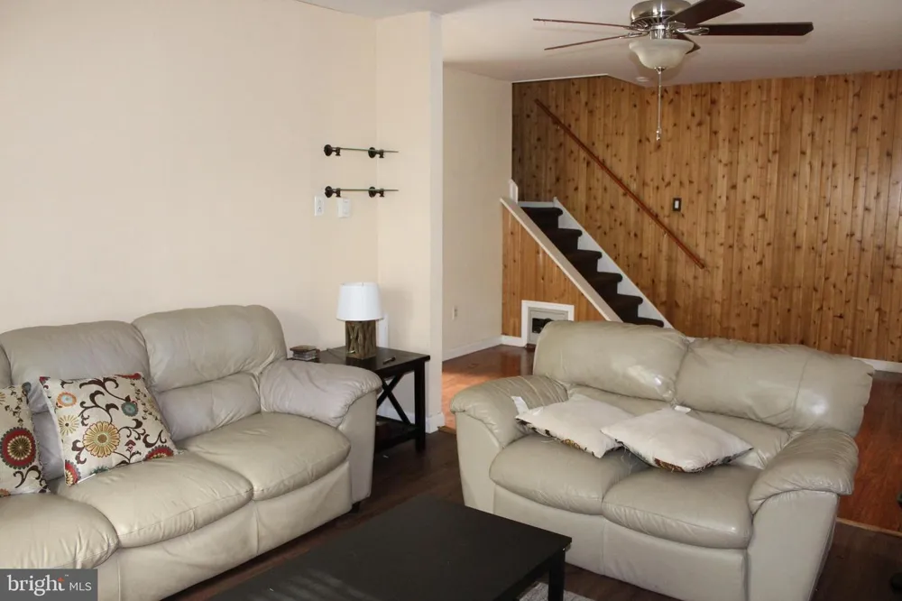 44 EDINSHIRE ROAD Sicklerville, NJ 08081