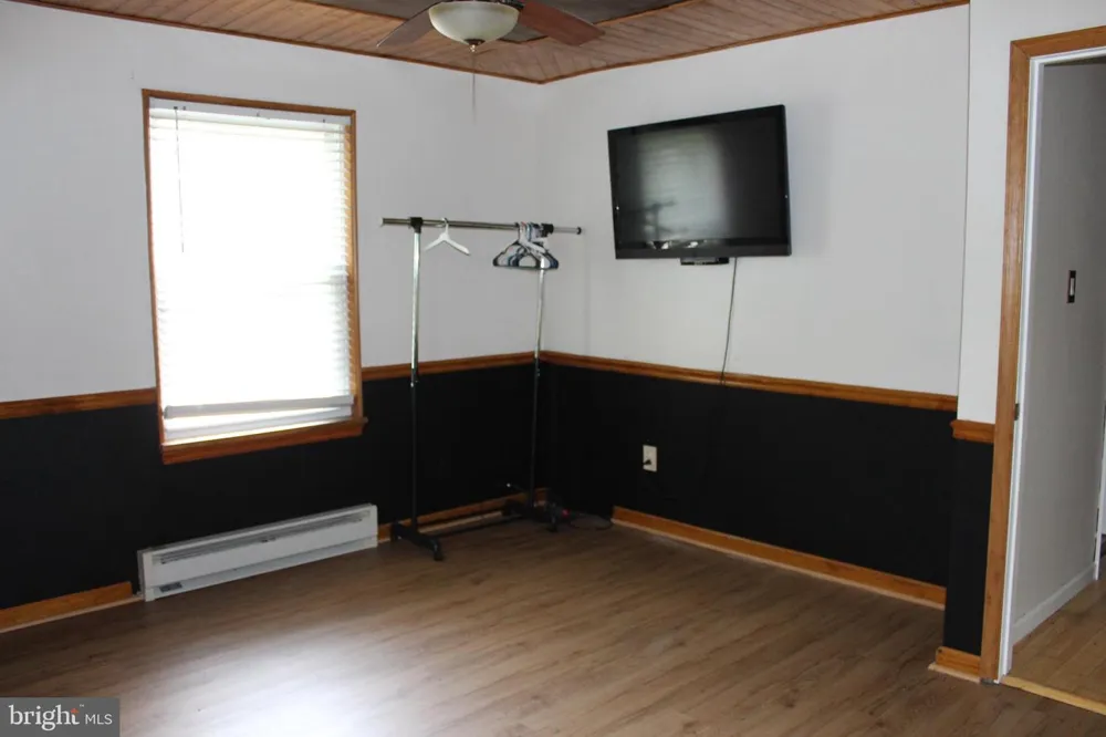 44 EDINSHIRE ROAD Sicklerville, NJ 08081