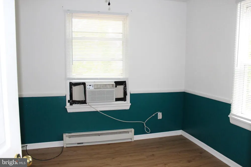 44 EDINSHIRE ROAD Sicklerville, NJ 08081