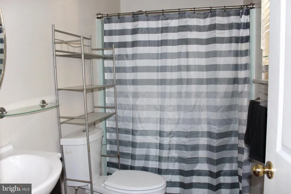 44 EDINSHIRE ROAD Sicklerville, NJ 08081