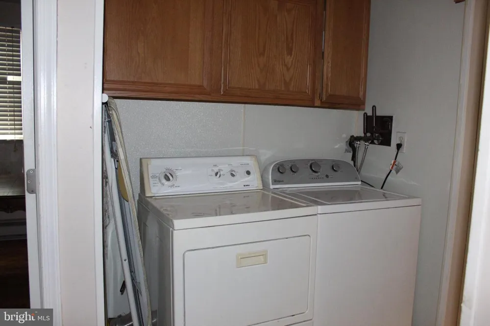 44 EDINSHIRE ROAD Sicklerville, NJ 08081