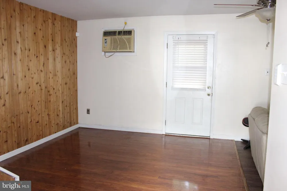 44 EDINSHIRE ROAD Sicklerville, NJ 08081