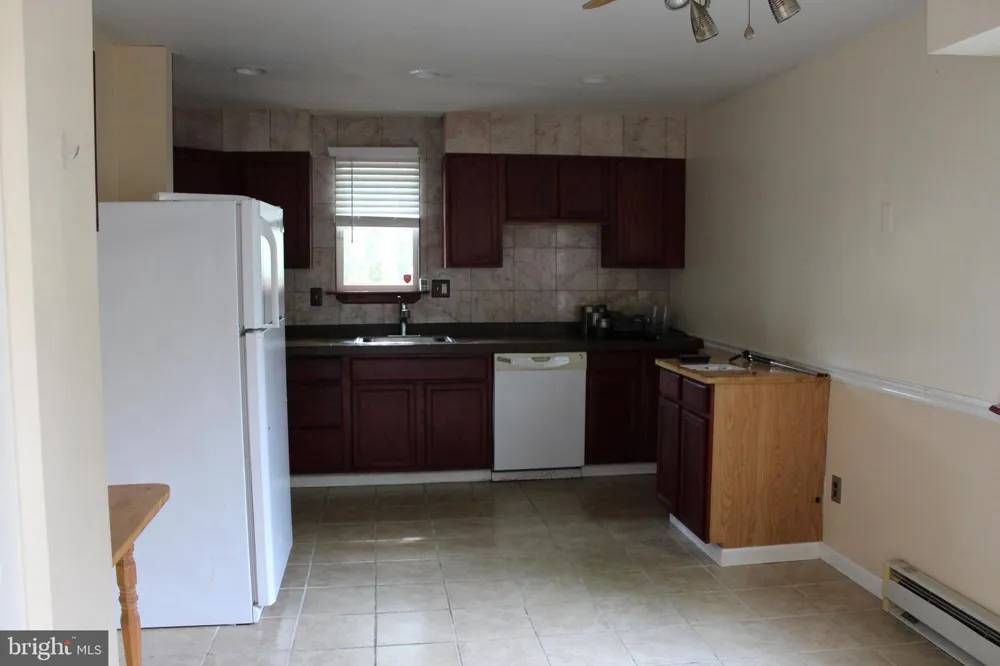 44 EDINSHIRE ROAD Sicklerville, NJ 08081
