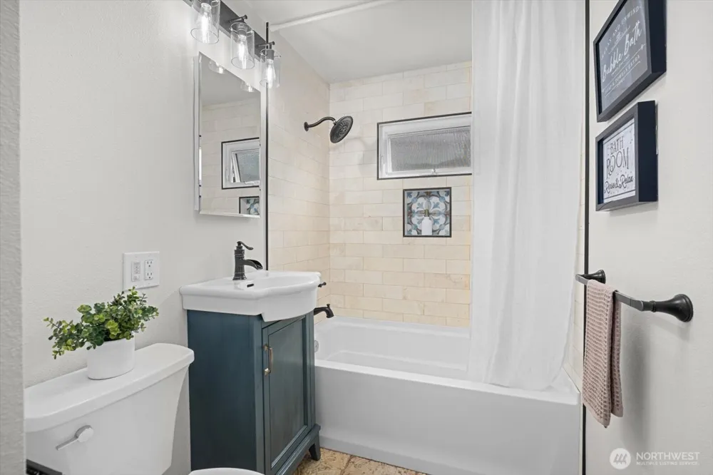 3903 SW Dakota Street Seattle, WA 98116